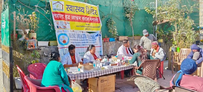 Niswarth Kadam Organizes Free Health Camp at Cloth Vriddha Ashram